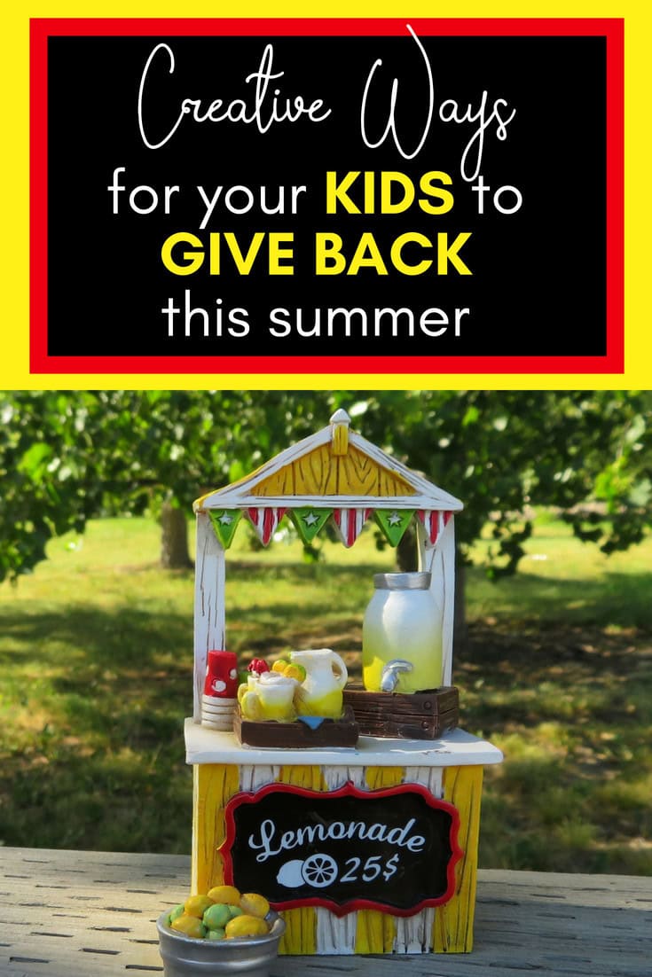 Kids summer lemonade stand at outdoor market, fresh homemade lemonade, colorful wooden structure, cheerful summer activity, kid-friendly beverage stand, promotional summer sale, homemade drinks.