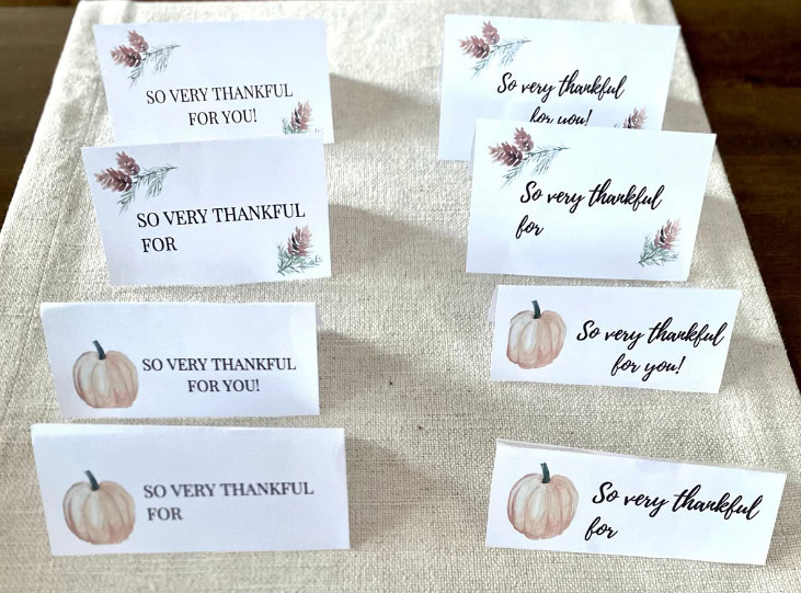 pumpkin and pine cone place cards for Thanksgiving in script and print