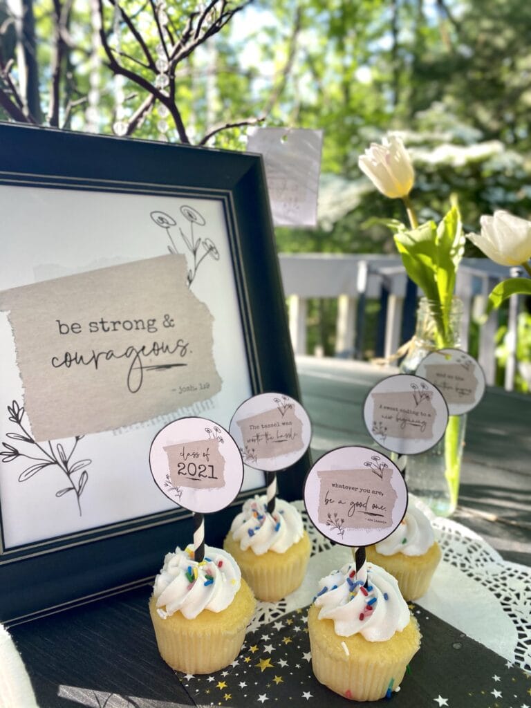 graduation cupcakes