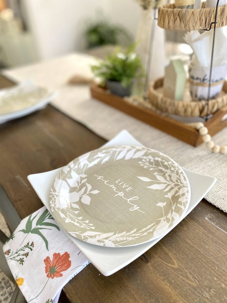 fancy paper plate for simple dining