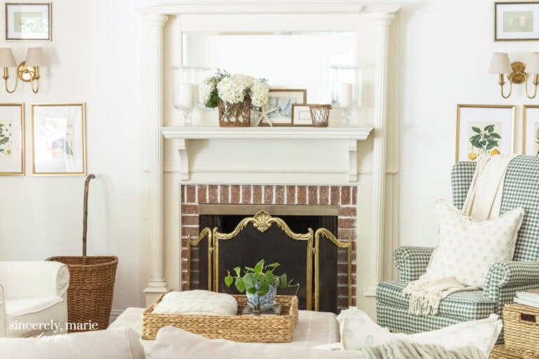 35 Fresh and Beautiful Summer Mantel Decorating Ideas