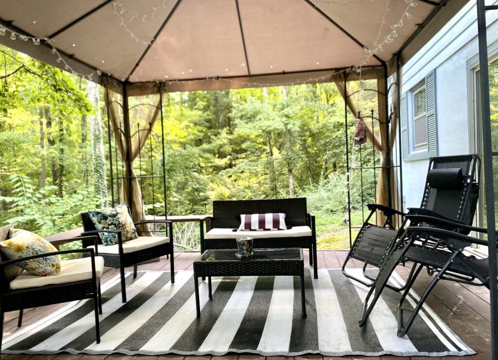 summer lounge deck area