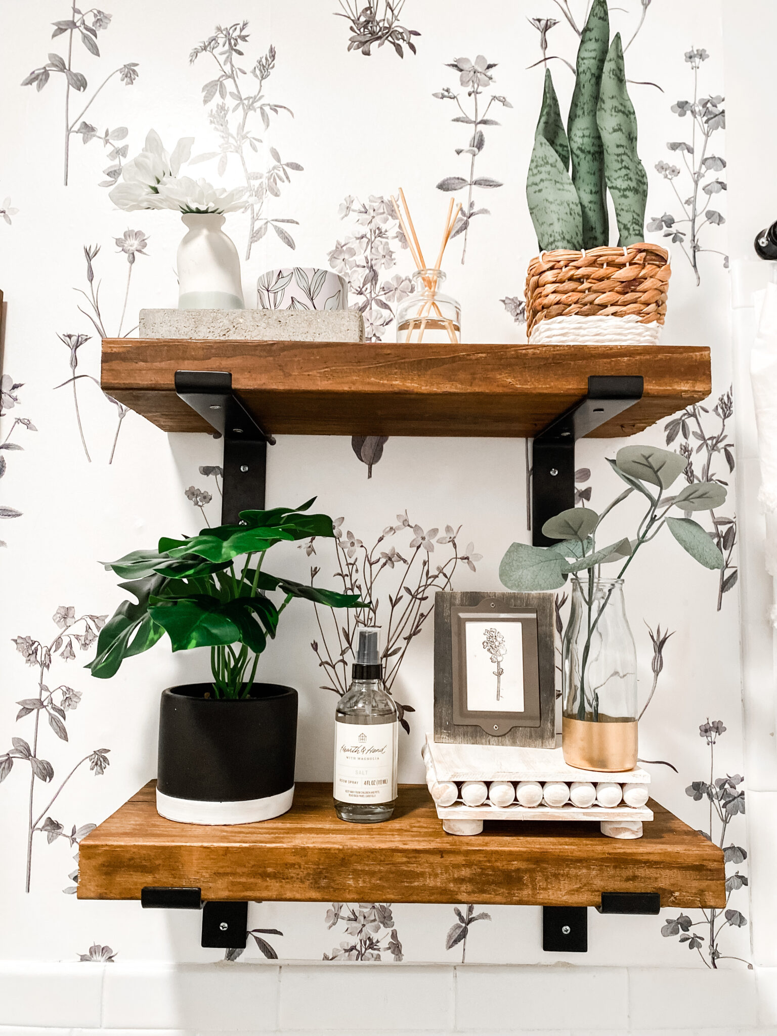 How to Masterfully Decorate Bathroom Shelves Like a Pro