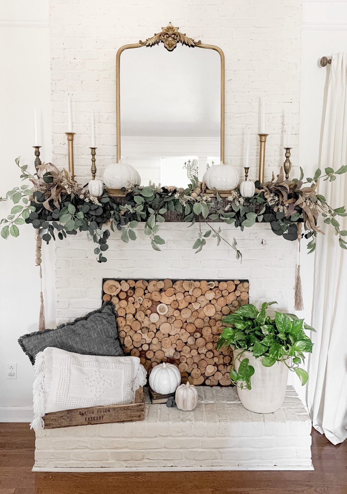 30+ Stunning Farmhouse Fall Mantel Decor Ideas