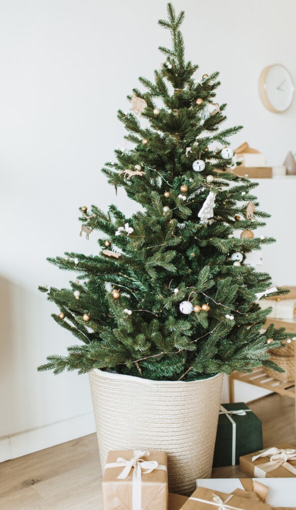 scandinavian christmas tree minimalist decor