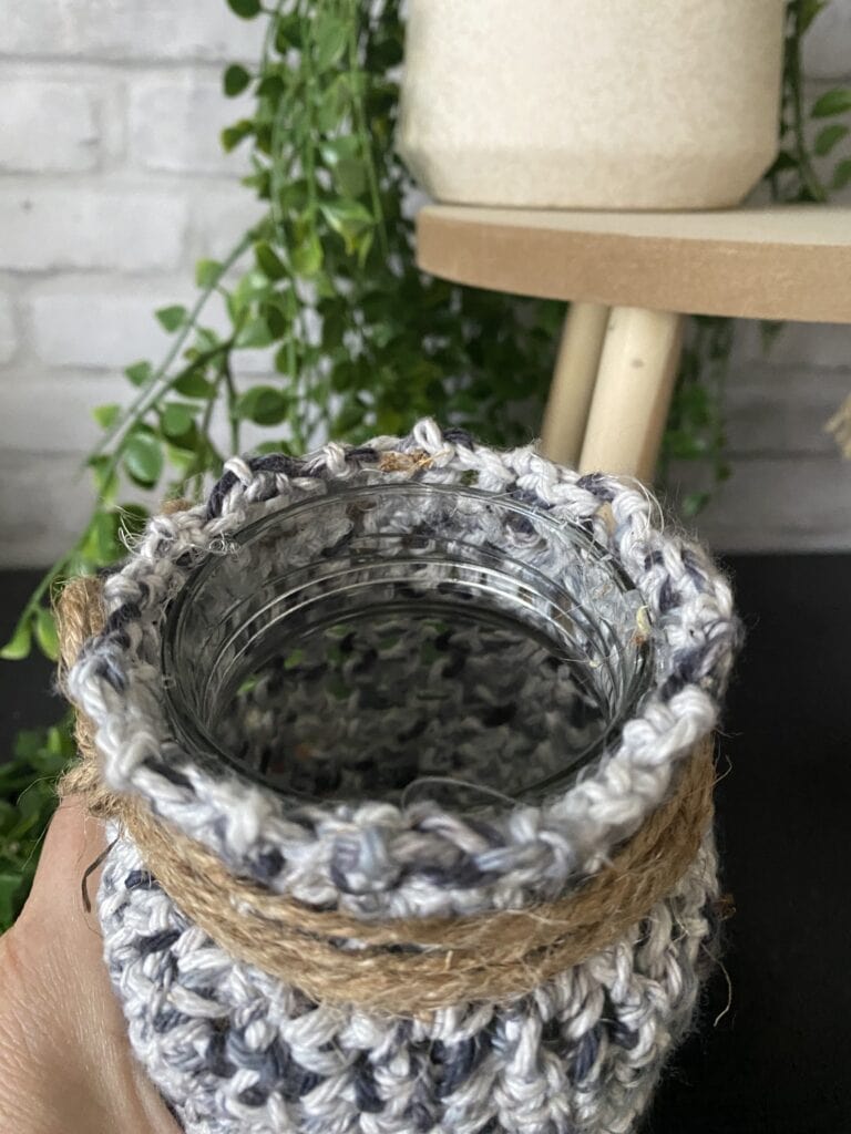 top of crochet jar