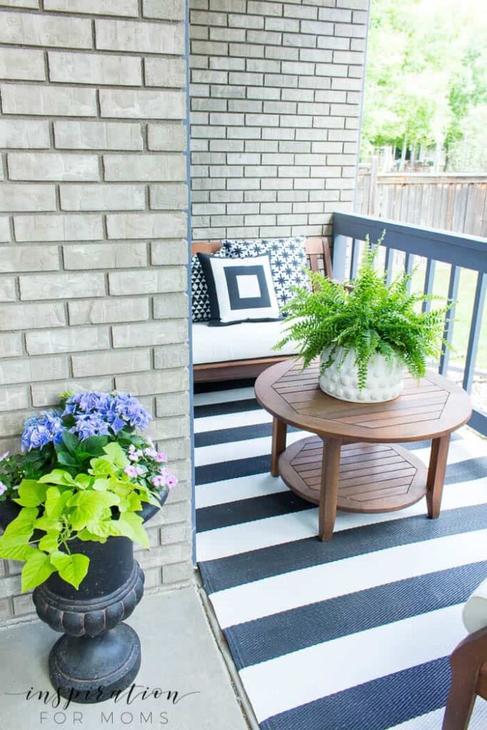 35+ Styling Front Porch Decorating Ideas for a Summer Oasis