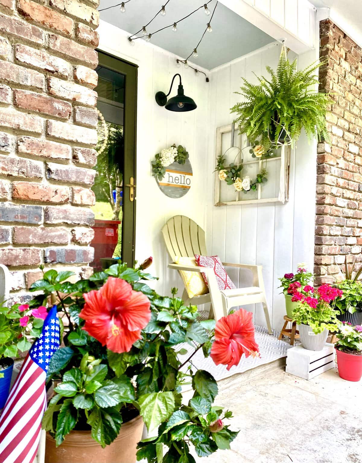 Breezy and Chic Summer Decor Ideas for a Small Porch