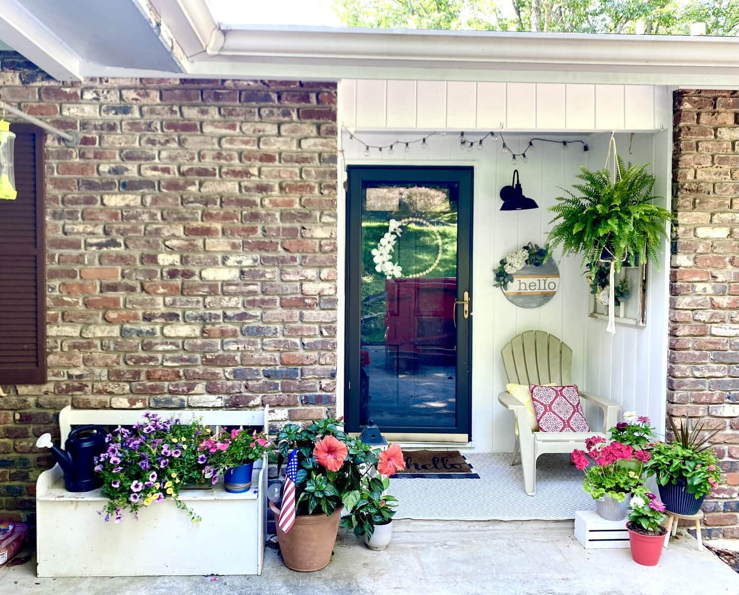 Breezy and Chic Summer Decor Ideas for a Small Porch