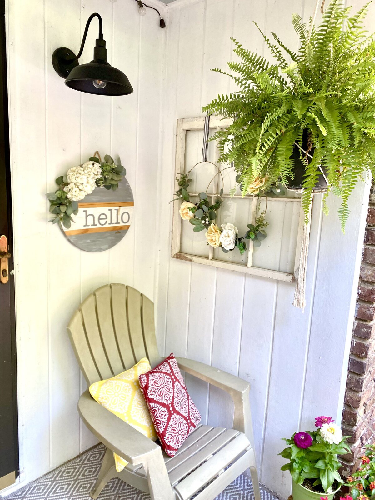 Breezy and Chic Summer Decor Ideas for a Small Porch