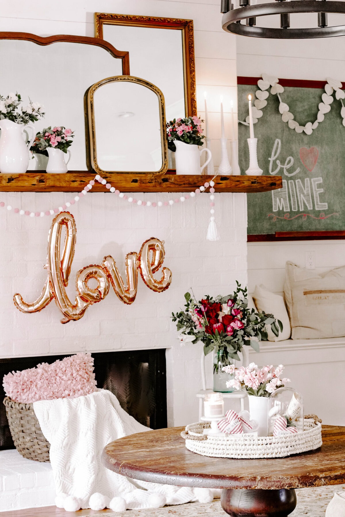 35 Simple and Chic Valentine Mantel Decorating Ideas