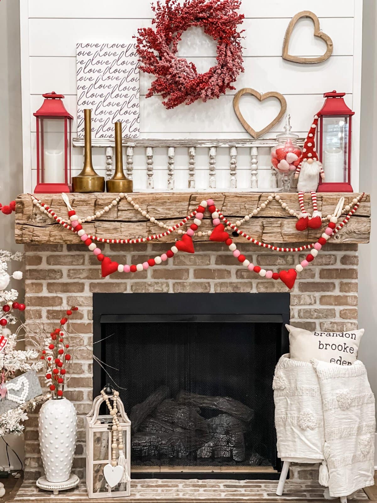 35 Simple and Chic Valentine Mantel Decorating Ideas