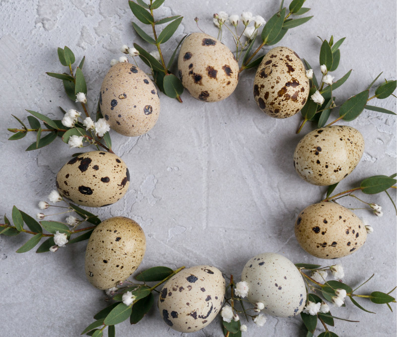 speckled easter egg wreath with baby's breath