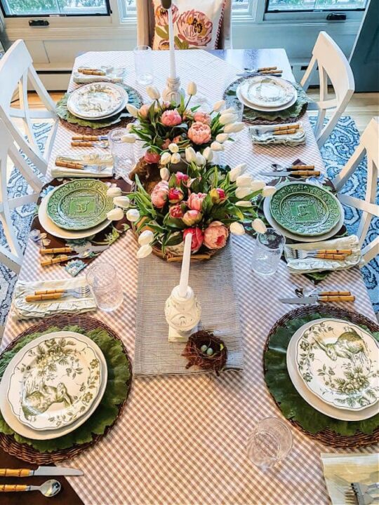 40+ Inviting and Elegant Easter Tablescape Ideas