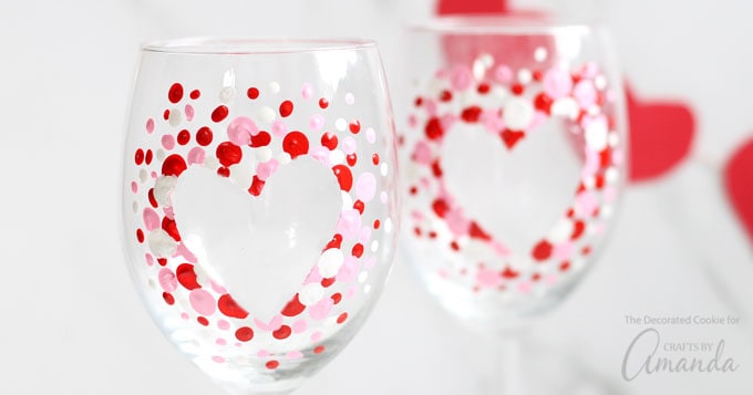 Delightful Valentine’s Day decorated wine glasses with heart-themed confetti, perfect for celebrating love and special moments with a touch of romantic elegance.