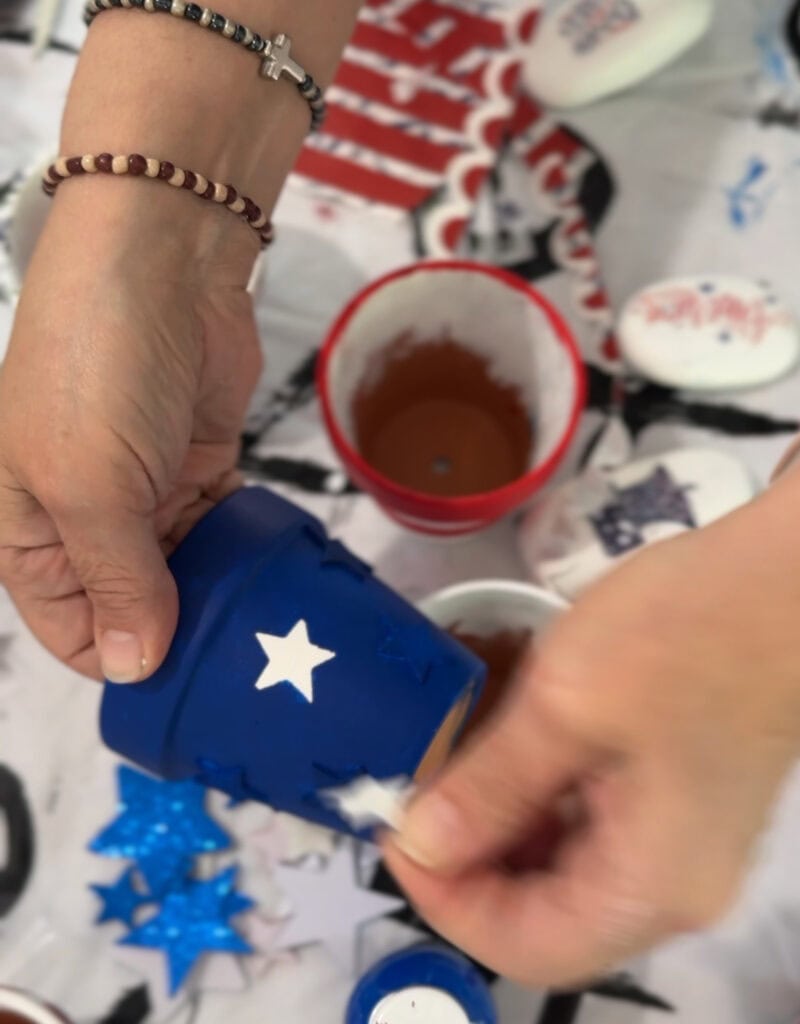 remove star sticker on blue pot