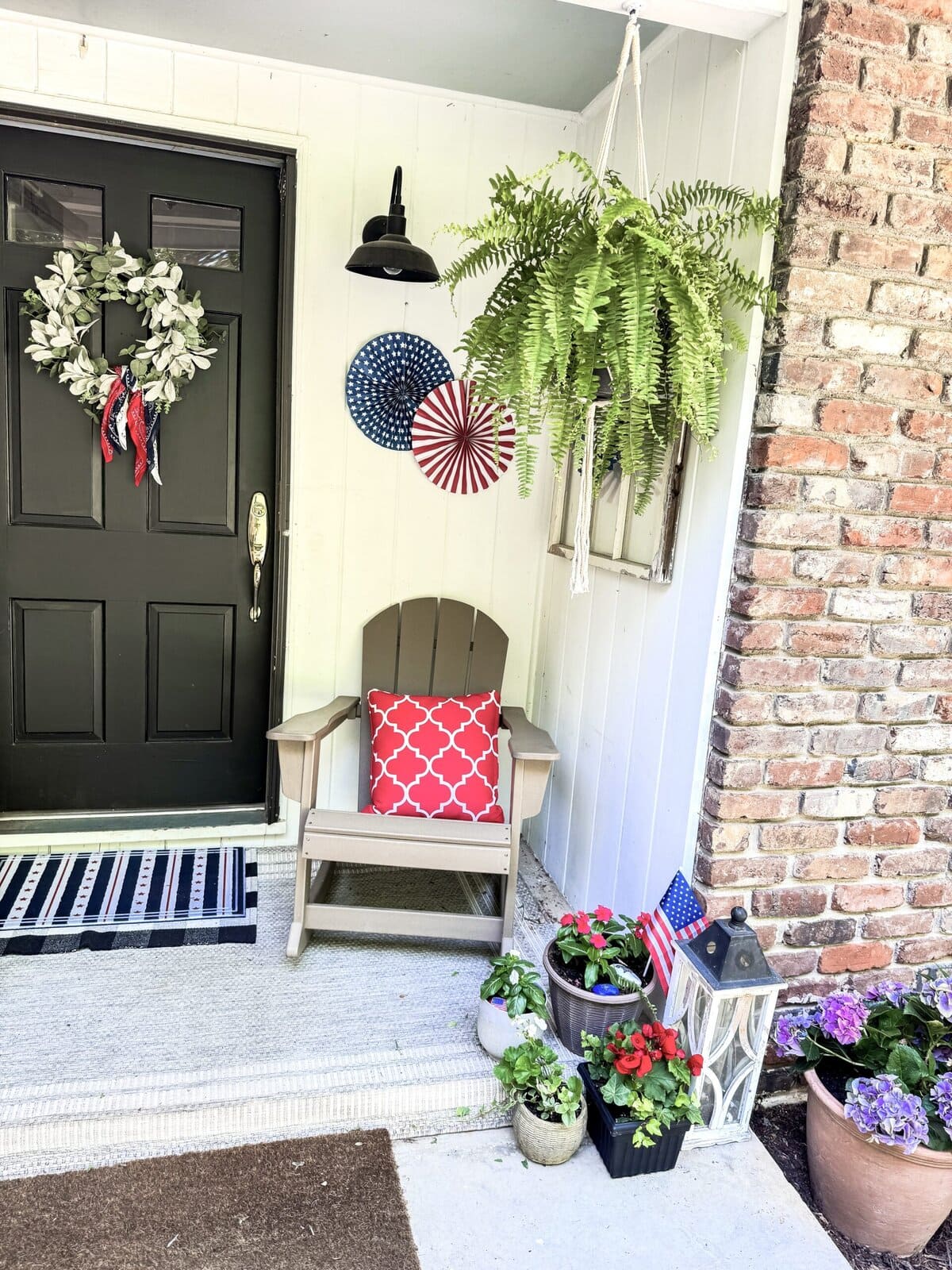 8 Cheap & Easy Ideas for a Patriotic Porch