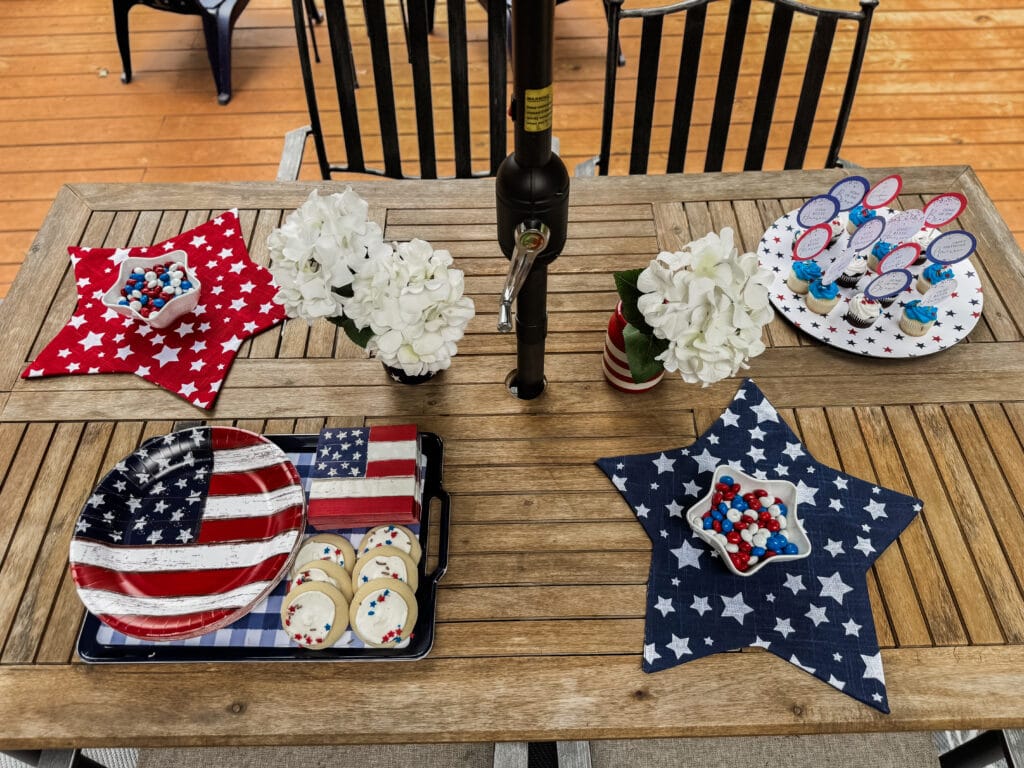 4th of july tablescape on patio table