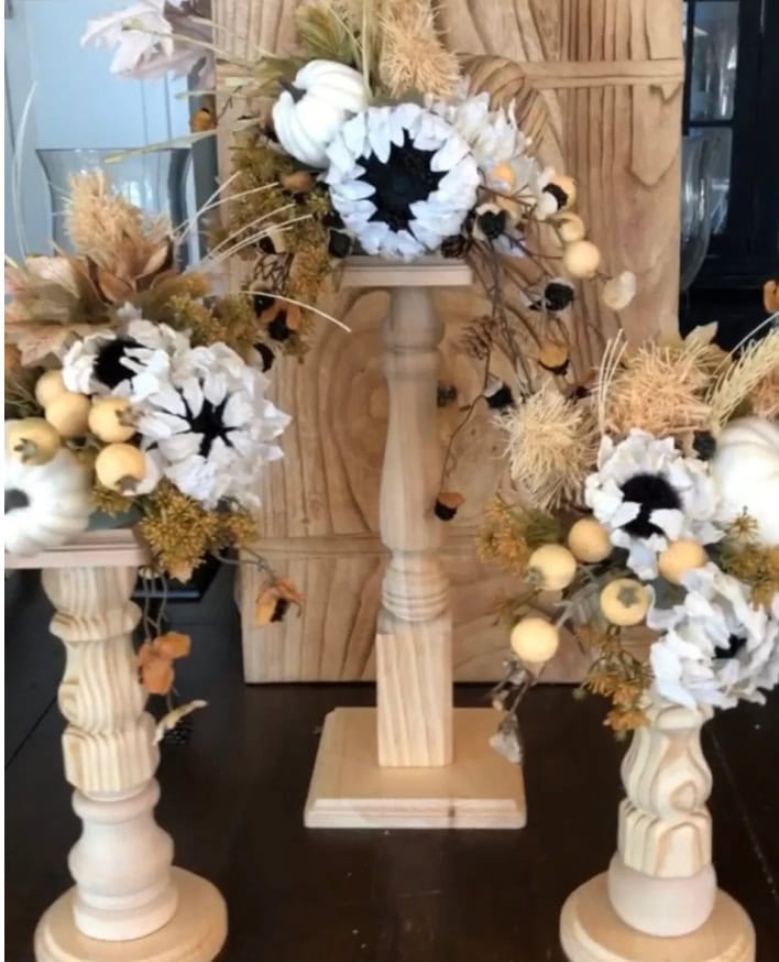 Delicate autumn floral centerpiece with white and beige flowers on wooden stands, perfect for fall home decor, event decoration, or wedding floral arrangements.