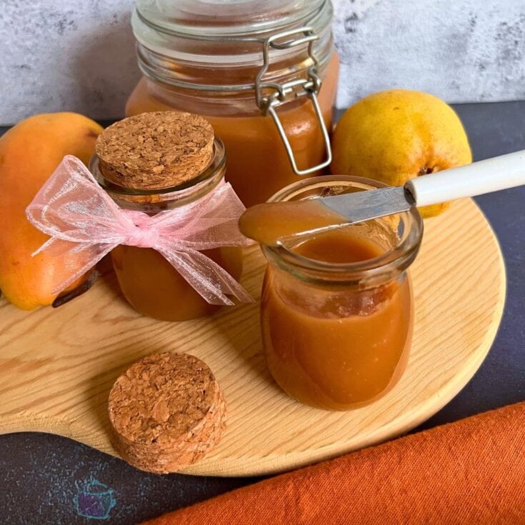 Sweet peach and caramel apple preserves in small jars, with fresh peaches and rustic background, perfect for homemade jam gifts and breakfast spreads.
