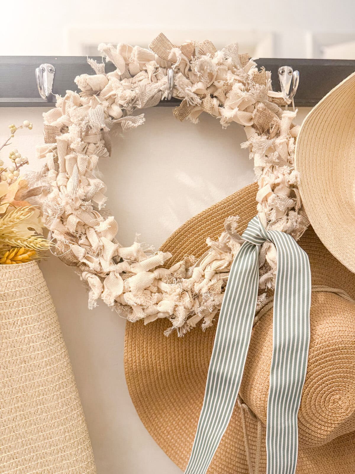 40+ Easy & Amazing Farmhouse Fall DIY Wreaths