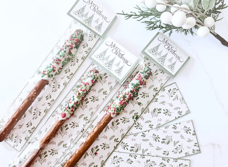 Easy Christmas Pretzel Rods with Free Printable Toppers