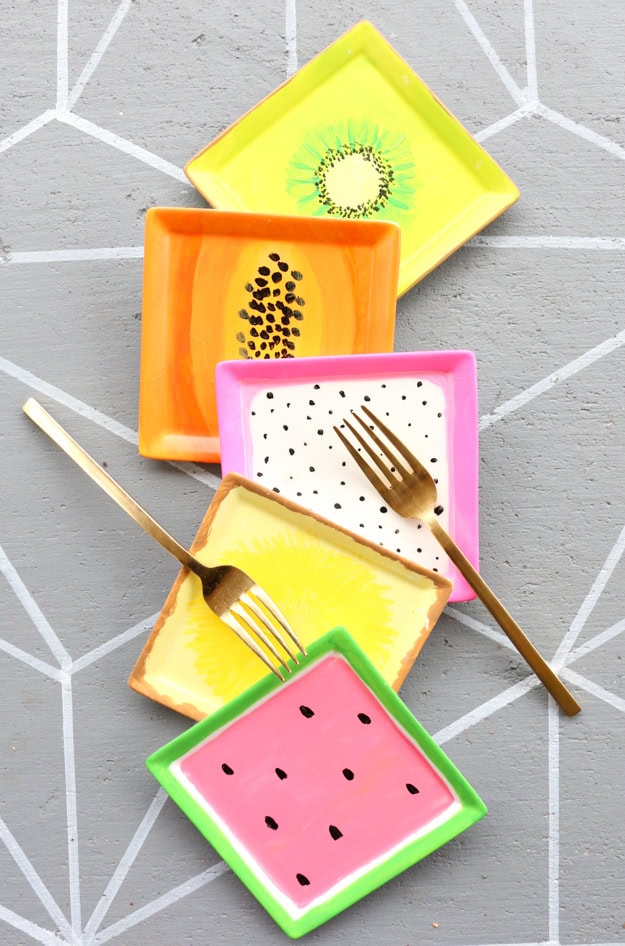 Bright, playful fruit dish set featuring kiwi, watermelon, and dragon fruit designs, perfect for summer snacks or decorative tableware.