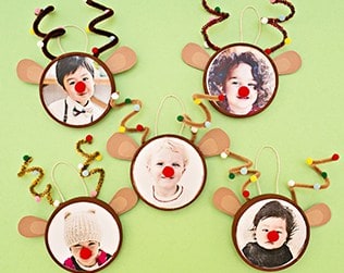 Set of five reindeer-themed photo clips with red noses, antlers, and curly antennae, perfect for holiday decorations and photo displays.